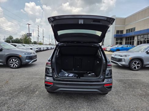 New 2026 Volkswagen Taos SE FWD image 27