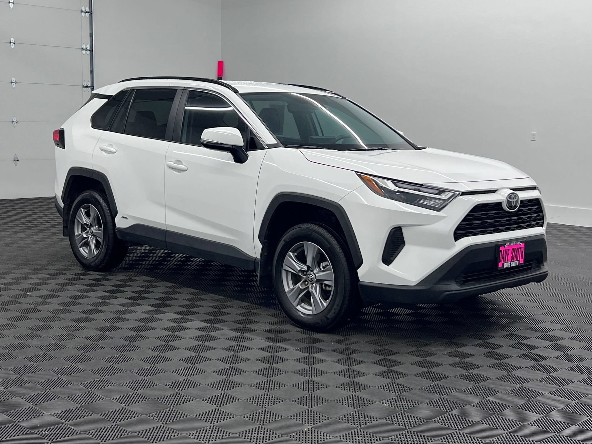 Used 2025 Toyota RAV4 XLE AWD/4WD image 7