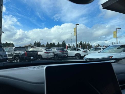 Used 2025 Jeep Compass Limited image 17