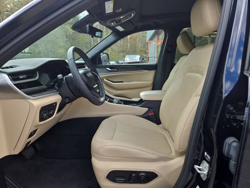 Used 2023 Jeep Grand Cherokee 4WD 4xe w/ Luxury Tech Group II image 18