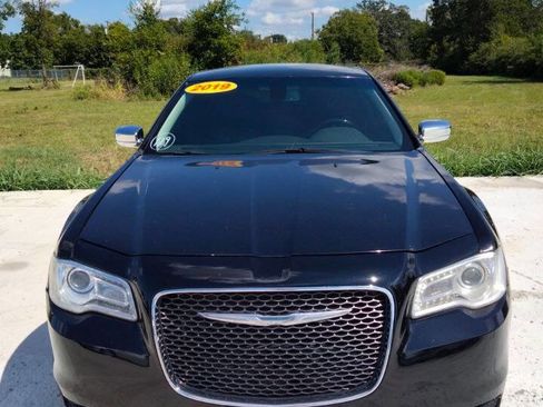 Used 2019 Chrysler 300 Limited image 2