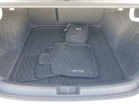 Used 2021 Volkswagen Jetta SE w/ SE Cold Weather Package image 8