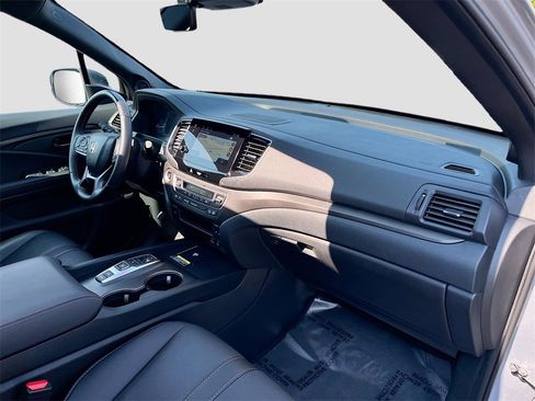 Used 2024 Honda Passport TrailSport image 30