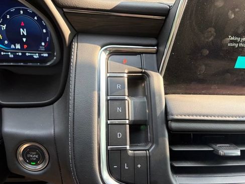 Used 2024 Chevrolet Tahoe Z71 w/ Luxury Package AWD/4WD image 14
