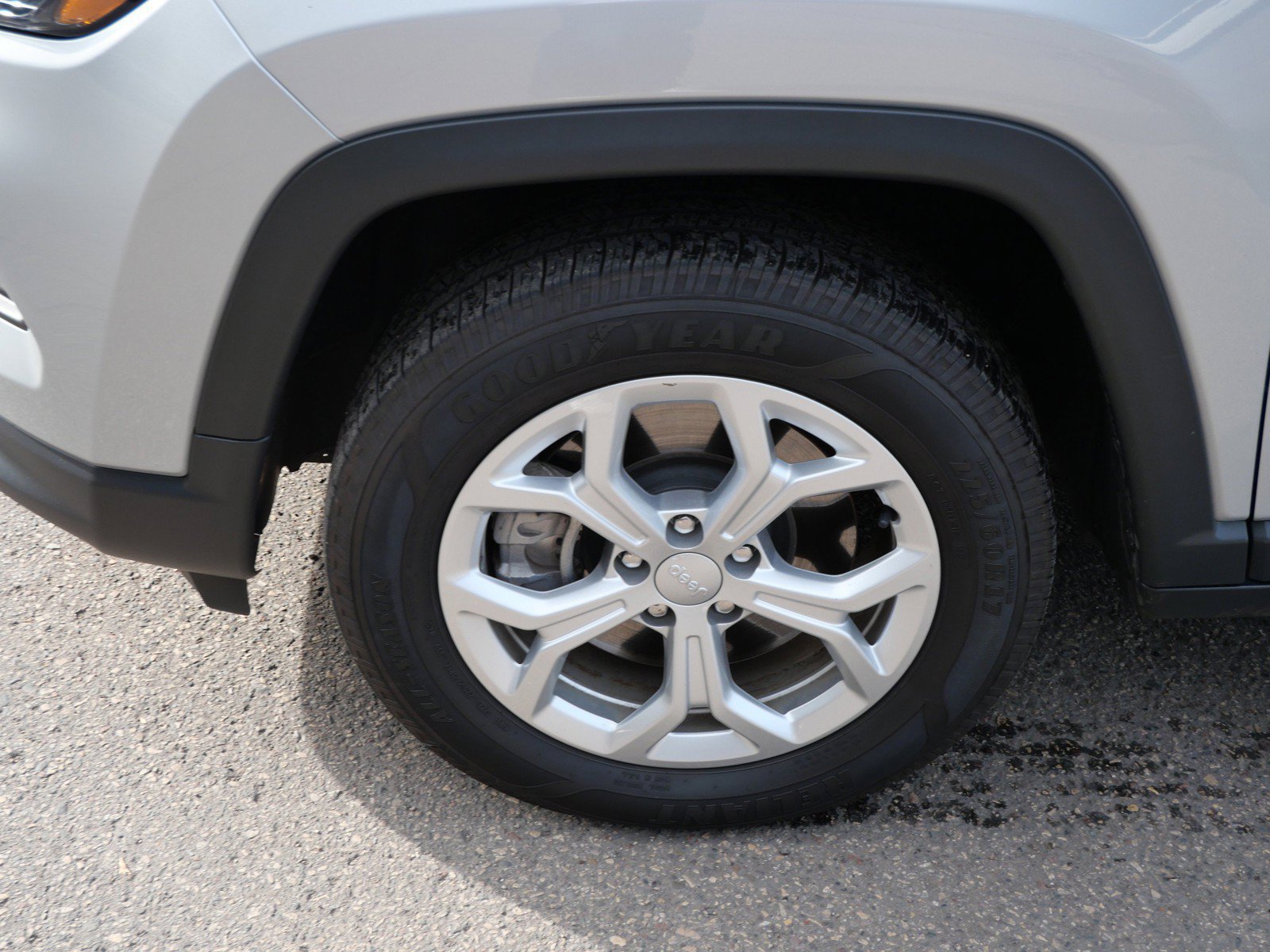 Used 2024 Jeep Compass Latitude AWD/4WD image 9