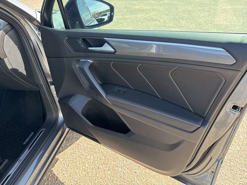 Used 2023 Volkswagen Tiguan SE R-Line image 12