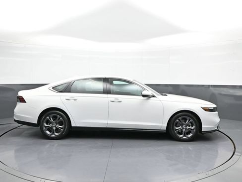 Certified 2023 Honda Accord EX image 5