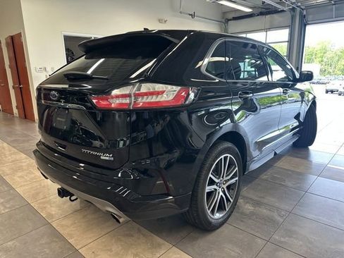 Used 2019 Ford Edge Titanium w/ Equipment Group 301A AWD/4WD image 10