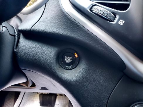 Used 2017 Jeep Cherokee Trailhawk w/ Comfort/Convenience Group image 11