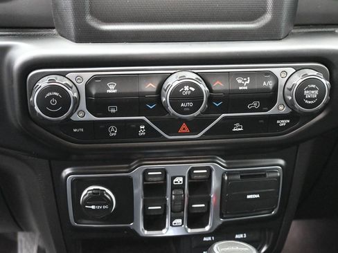 Used 2021 Jeep Gladiator Sport image 20