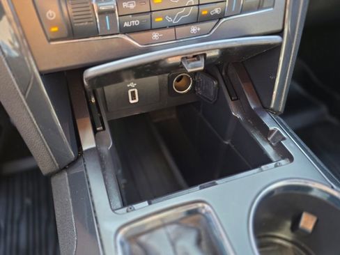 Used 2018 Ford Explorer XLT w/ Equipment Group 201A FWD image 32