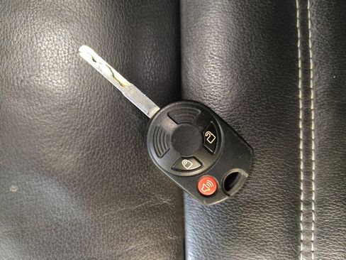 Used 2017 Ford Escape SE w/ SE Leather Comfort Package image 32