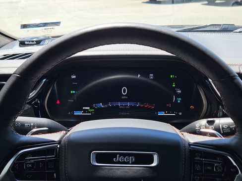 Used 2024 Jeep Grand Cherokee Summit AWD/4WD image 17