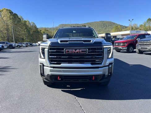 Used 2024 GMC Sierra 2500 AT4 w/ AT4 Preferred Package image 2