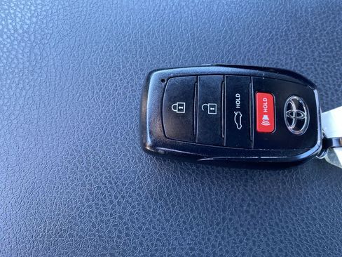 Used 2025 Toyota Camry SE image 31