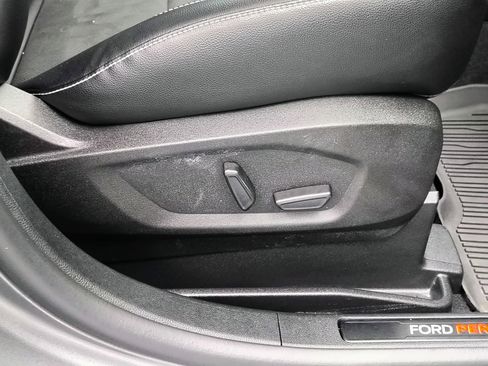 Used 2023 Ford Edge ST image 25