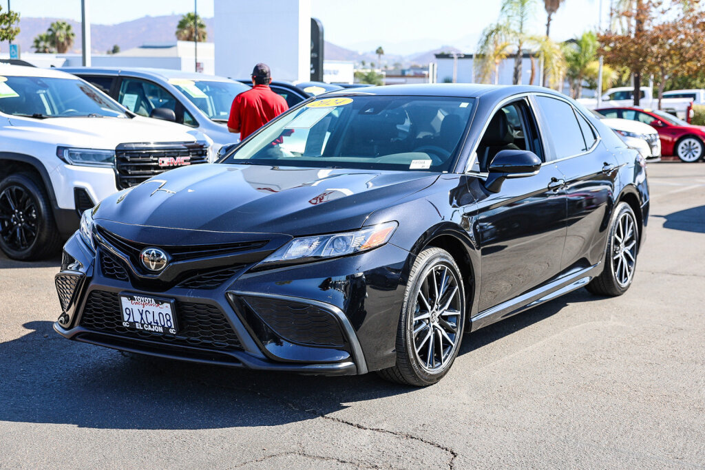 Certified 2024 Toyota Camry SE FWD image 17