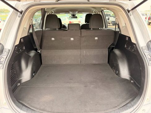 Used 2018 Toyota RAV4 LE image 12