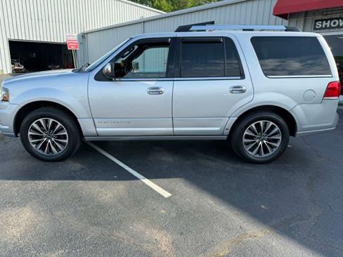 Used 2016 Lincoln Navigator Select AWD/4WD image 2