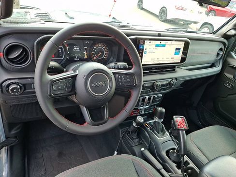 Used 2024 Jeep Wrangler Rubicon AWD/4WD image 2