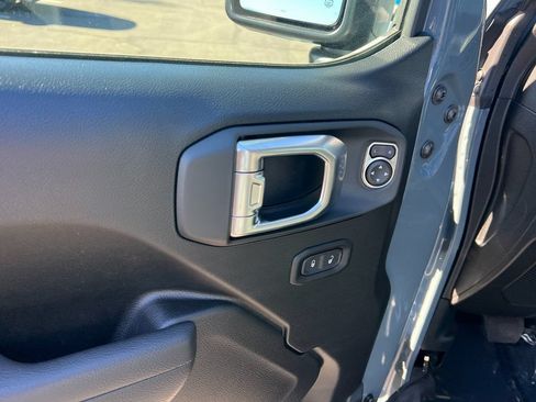 New 2026 Jeep Gladiator Sport AWD/4WD image 19