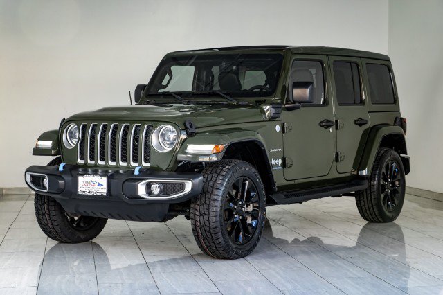 Used 2023 Jeep Wrangler Unlimited Sahara w/ Cold Weather Group AWD/4WD image 4