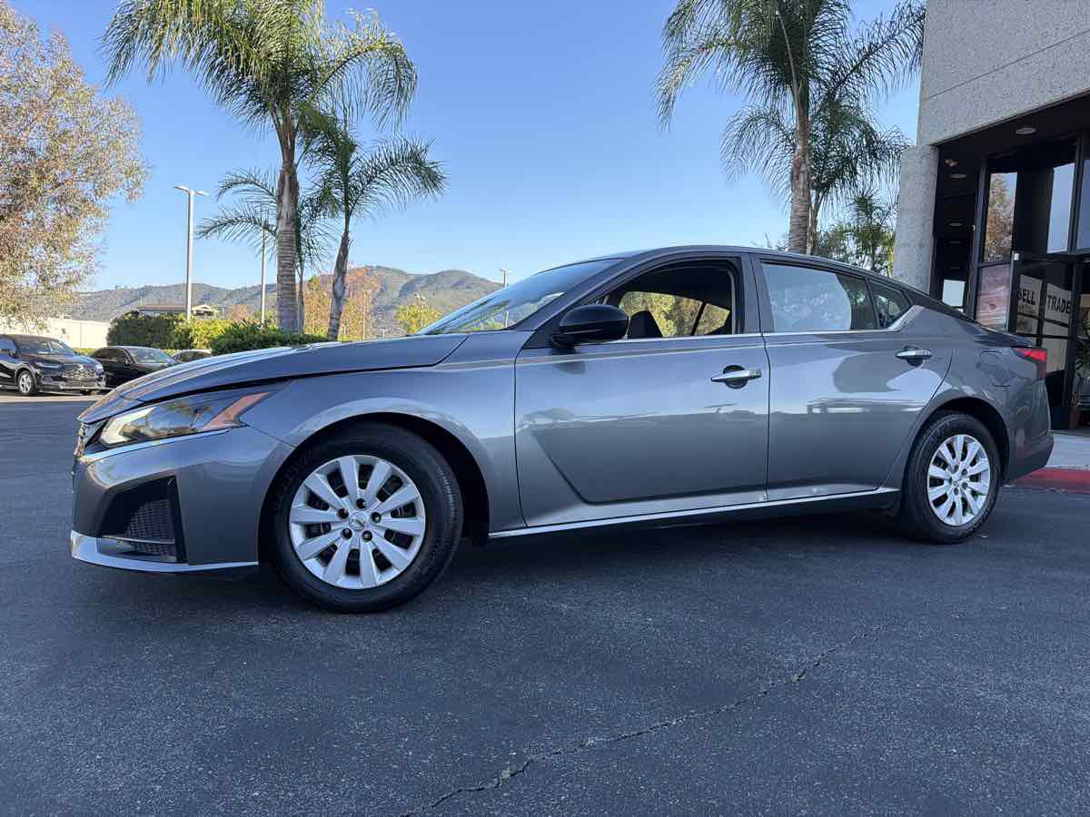 Used 2024 Nissan Altima 2.5 S FWD image 13