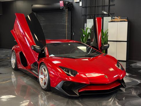 Used 2016 Lamborghini Aventador LP 750-4 Superveloce AWD/4WD image 2