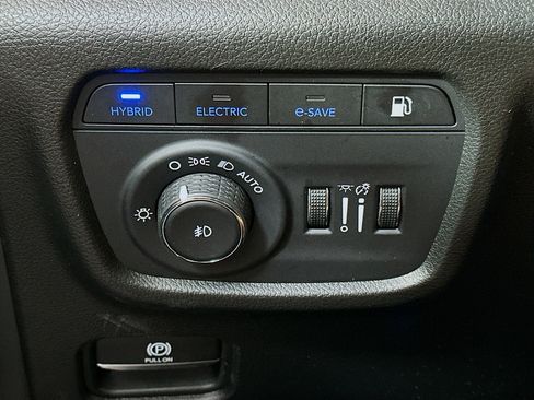 Used 2022 Jeep Grand Cherokee Summit w/ Advanced Protech Group IV AWD/4WD image 17