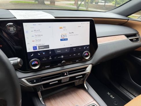 Used 2025 Lexus RX 350 Premium w/ Accessory Package (Z1) FWD image 17