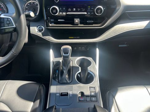 Used 2026 Toyota Highlander XLE w/ Protection Package #3 (TMS) AWD/4WD image 15