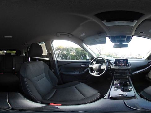 Used 2025 Nissan Rogue SV image 44