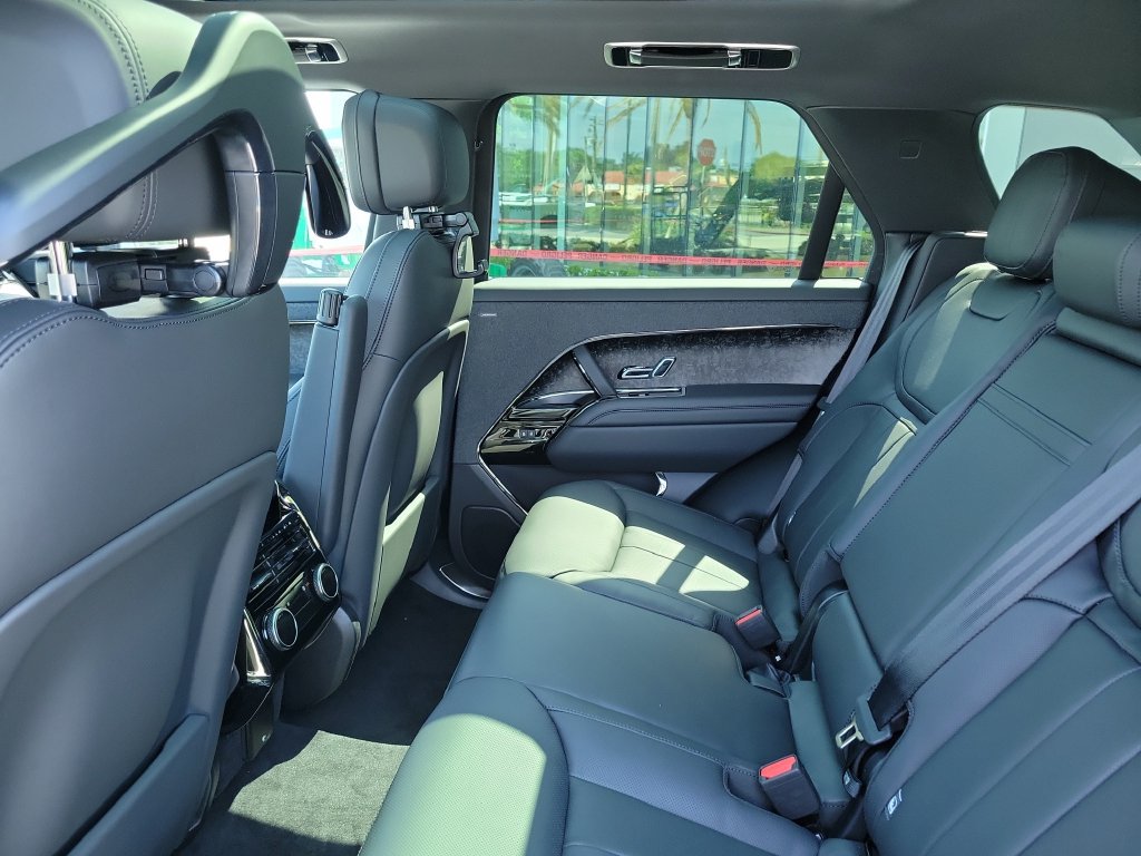 New 2026 Land Rover Range Rover Sport Dynamic SE AWD/4WD image 16