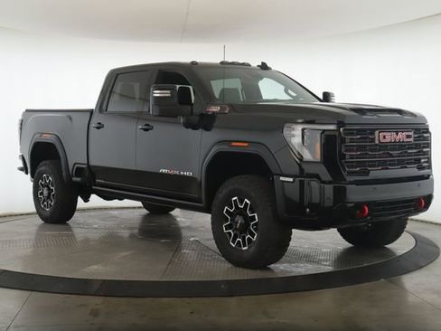 Used 2026 GMC Sierra 2500 AT4X image 2