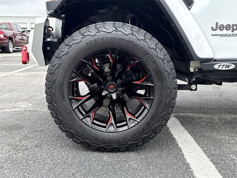 Used 2018 Jeep Wrangler Unlimited Rubicon image 9