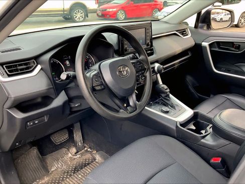 Used 2021 Toyota RAV4 LE image 18