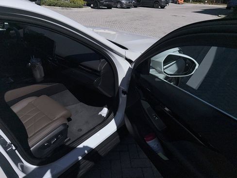 Certified 2024 BMW 530i w/ Luxury Seating Package image 21