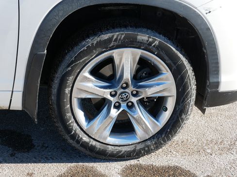 Used 2019 Toyota Highlander Limited image 15