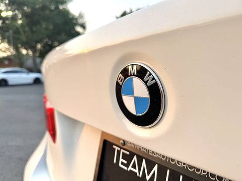 Used 2018 BMW 330i Sedan w/ M Sport Package RWD image 9