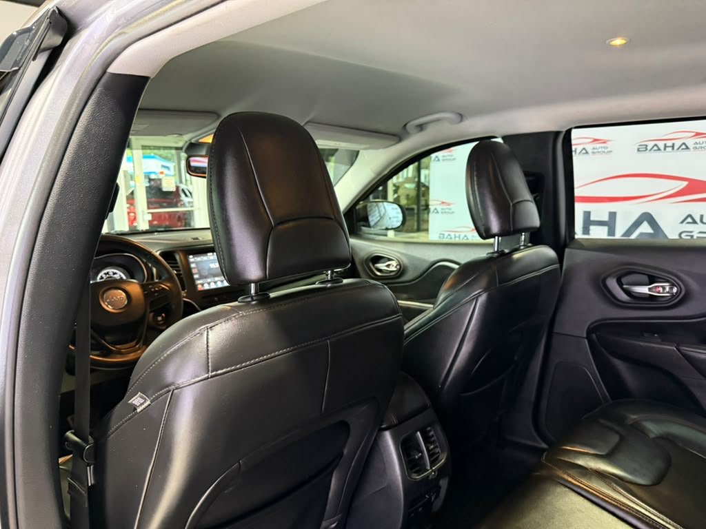 Used 2020 Jeep Cherokee Trailhawk AWD/4WD image 41