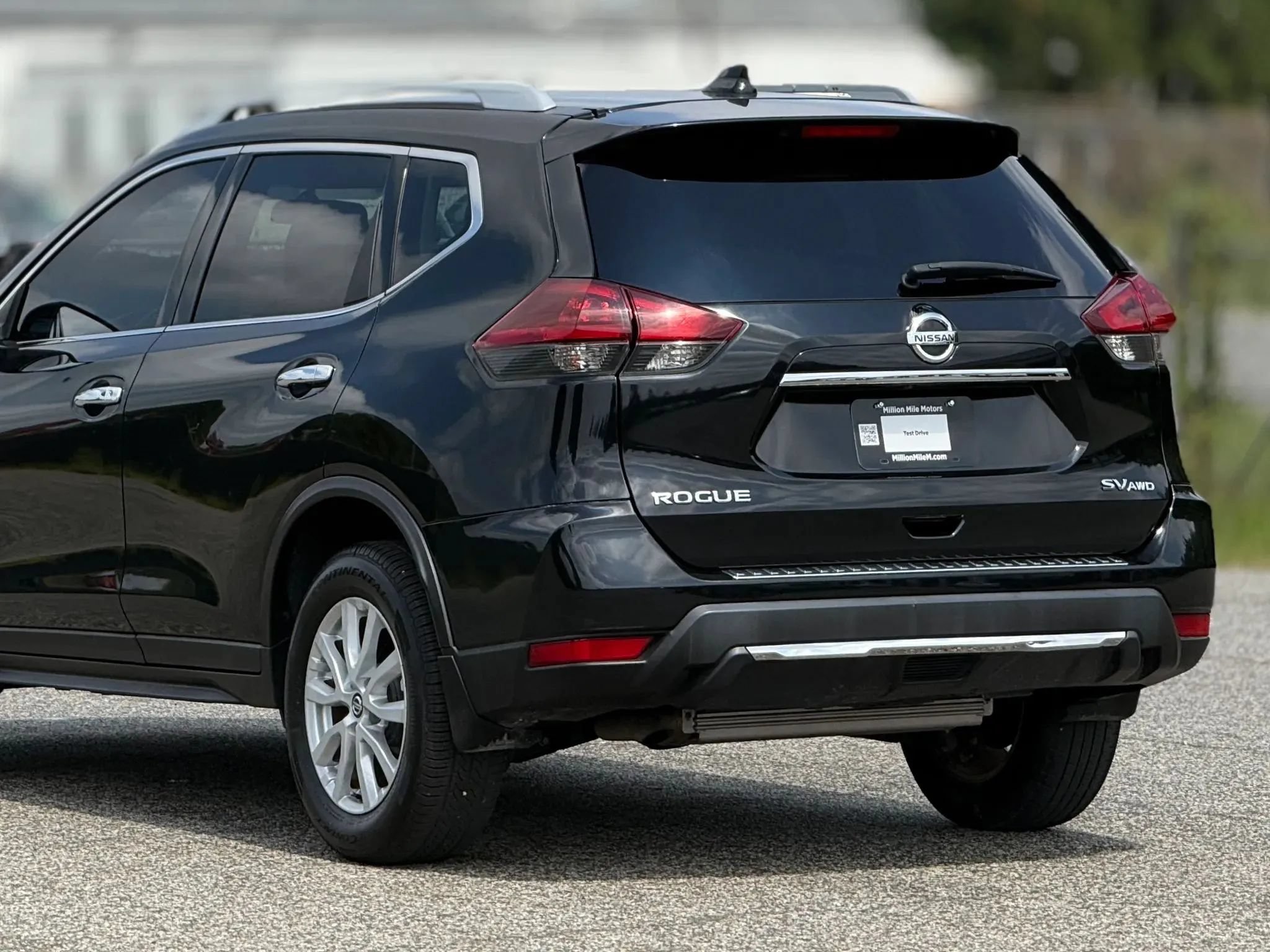 Used 2018 Nissan Rogue SV AWD/4WD image 16