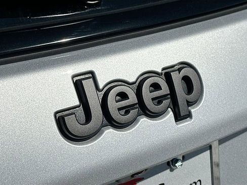New 2026 Jeep Compass Latitude image 18