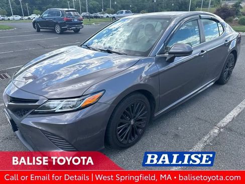 Used 2020 Toyota Camry SE FWD image 1