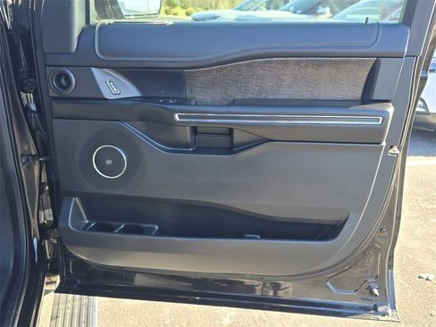 Used 2019 Ford Expedition Limited w/ Driver Assistance Package image 34