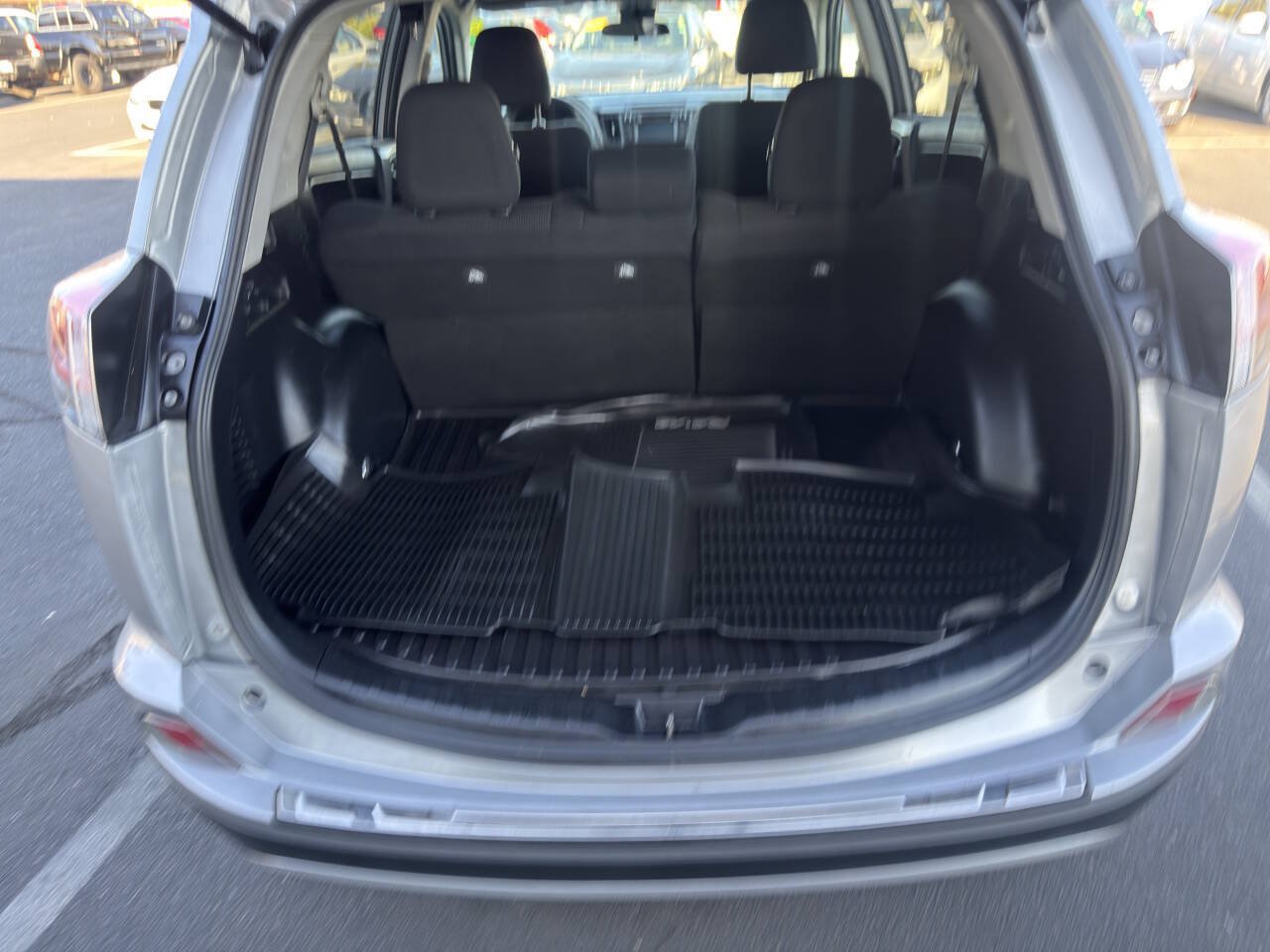 Used 2018 Toyota RAV4 XLE w/ All Weather Liner Package FWD image 23