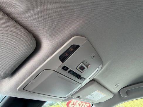 Used 2023 Toyota Highlander L AWD/4WD image 24