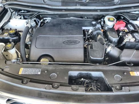 Used 2017 Ford Explorer XLT w/ Equipment Group 202A AWD/4WD image 27