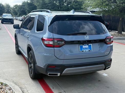 Used 2023 Honda Pilot Touring image 3