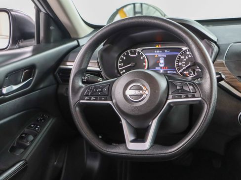 Used 2024 Nissan Altima 2.5 SV FWD image 12