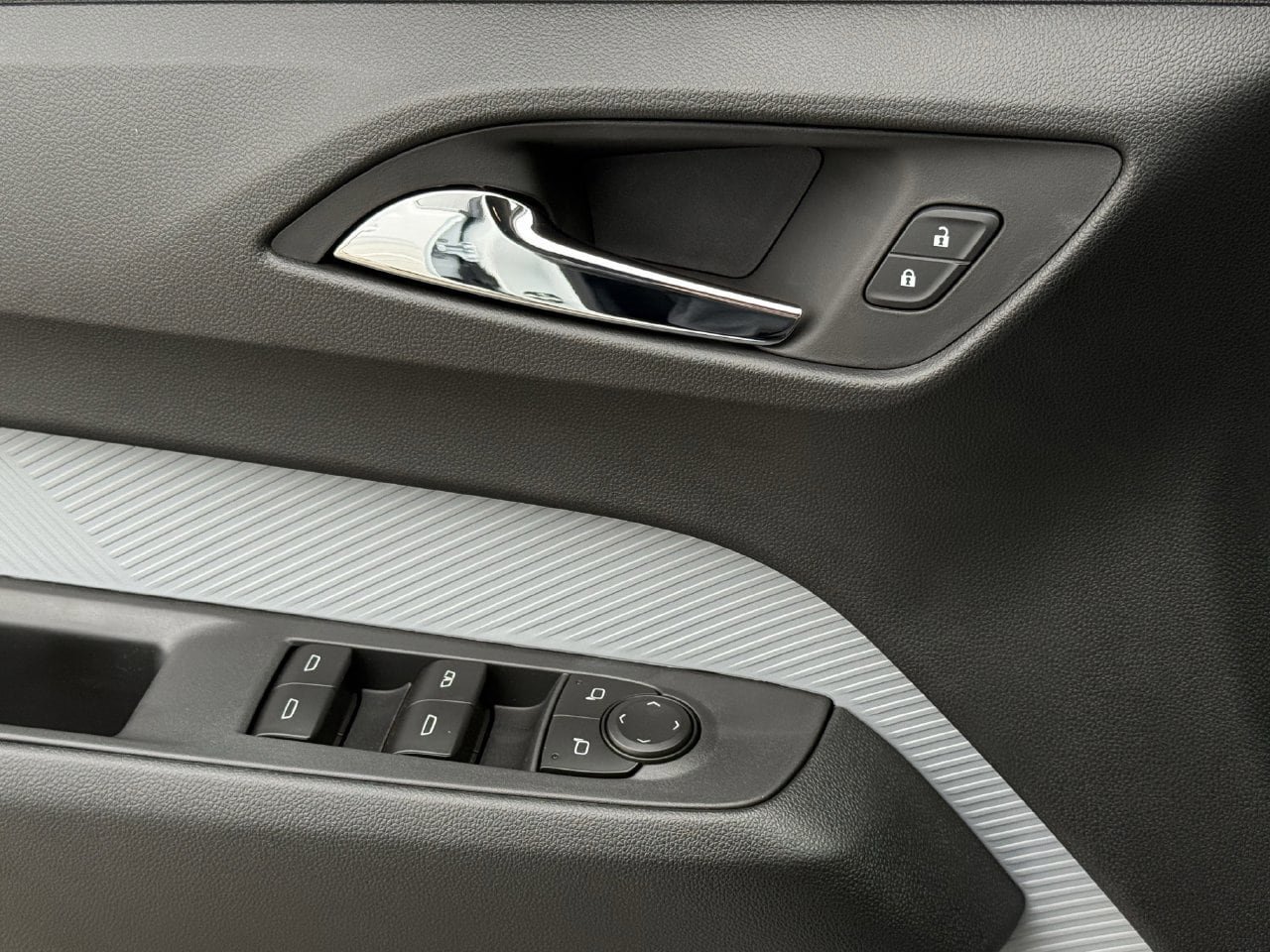 New 2027 Chevrolet Bolt LT w/ Comfort Package FWD image 19